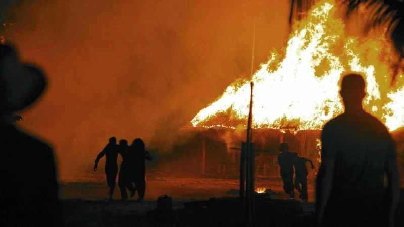 Một Người Con Gái Của Đất Nước Cambuchia Nhớ Lại (Đầu Tiên Họ Giết Cha Tôi)